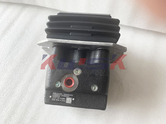Excavador Pedal Control Valve de las piezas de Joystick Handle Kobelco Sk200-8 del excavador YN30V00105F2